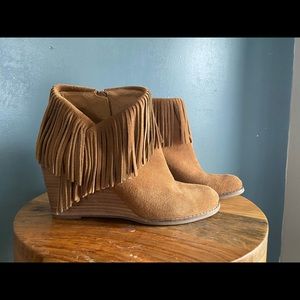 So fun! Lucky Brand Suede Fringe Booties Size 10
